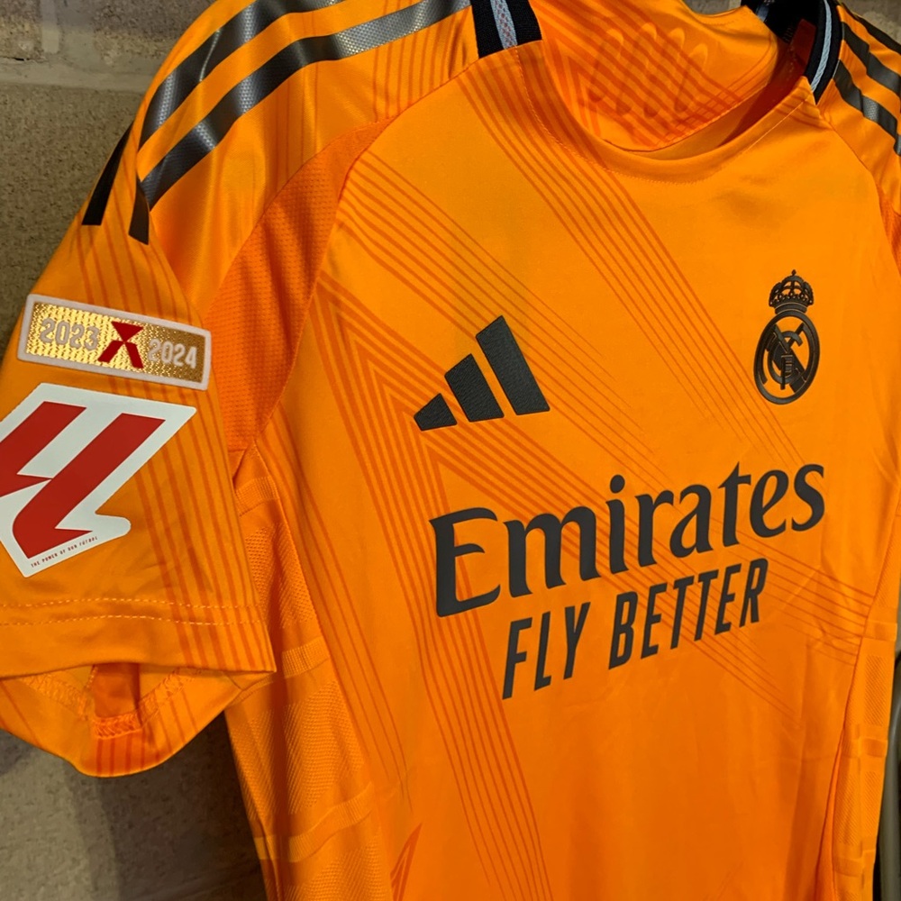 Real Madrid 24/25 Jerseys - Picture 2 of 9